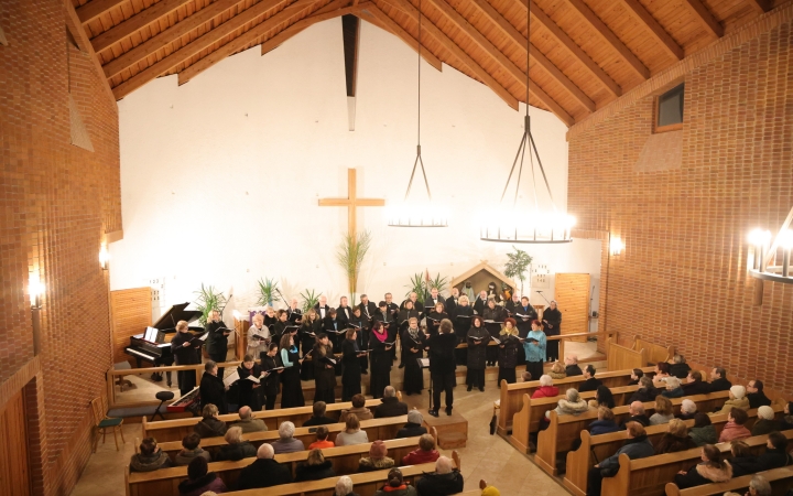 Adventi ajándék a Dunaújvárosi Vegyeskartól (galériával)