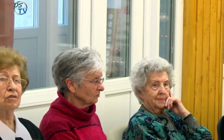 DSTV: nyugdíjasokkal teáztak a  Vasváriban