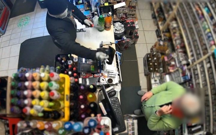 Azonnal követelte a bevételt – gyorsan el is csípték