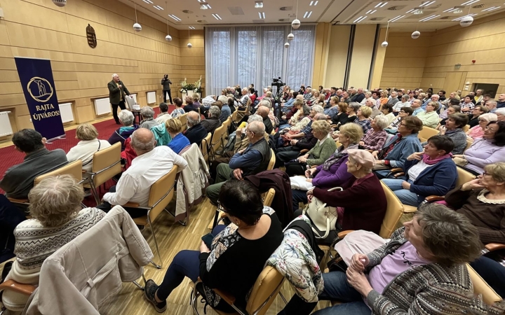 Folytatódik a a sorozat, Nyirkos Tamás lesz a Dunaújvárosi Estek idei első vendége