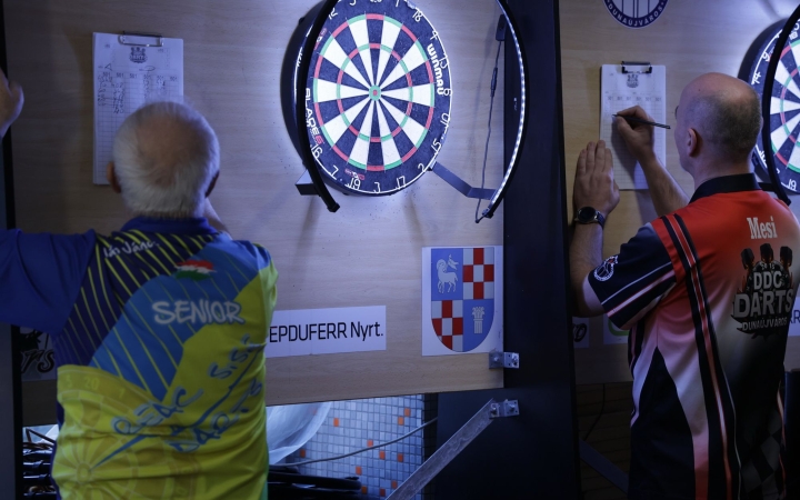 Játékkal ünnepeltek a dartsosok (galériával)