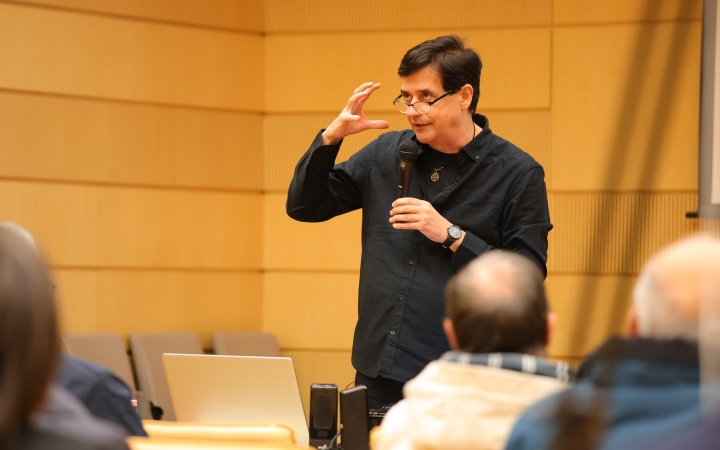 Nyirkos Tamás nyitotta a Dunaújvárosi Estek újabb évadát