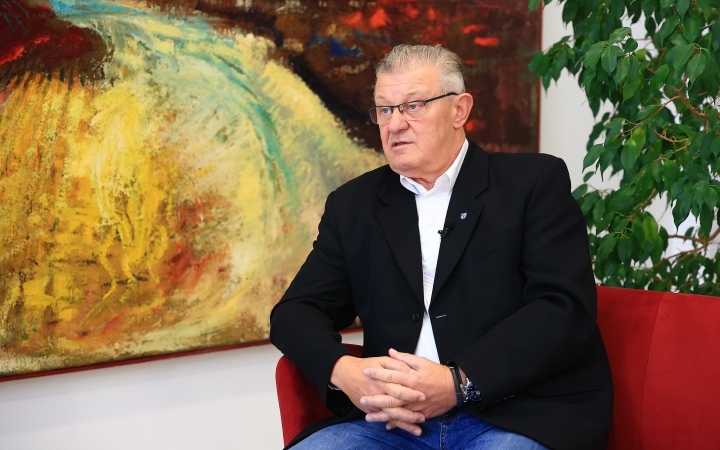 Az emberi kapcsolatok számára és minőségére a legbüszkébb