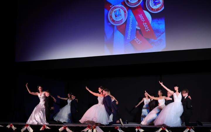 Szép és megható pillanatok a Rosti szalagavatóján (galériával)