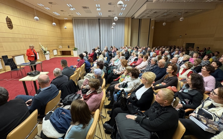 Teltház fogadta Görög Ibolya előadását