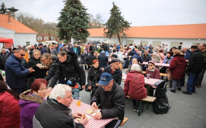 Közeleg a kolbászfesztivál, töltsünk együtt egy délutánt a Mondbach-kúria udvarán! 