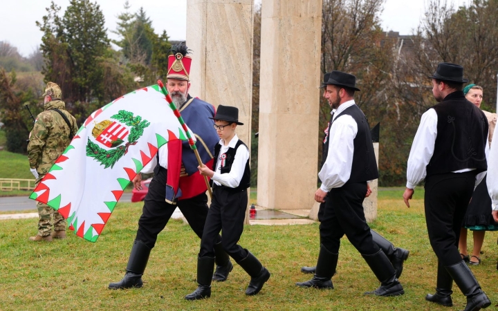 Közös főhajtás '48 hőseinek emléke előtt (galériával)