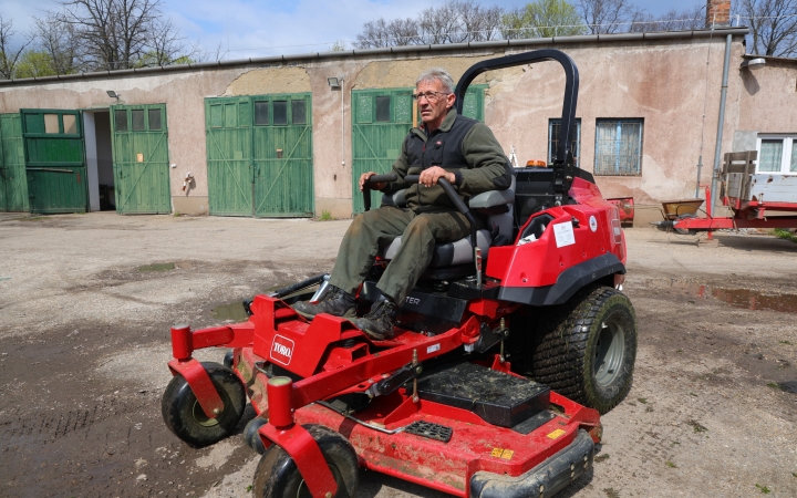 Professzionális fűnyíróval gazdagodtunk