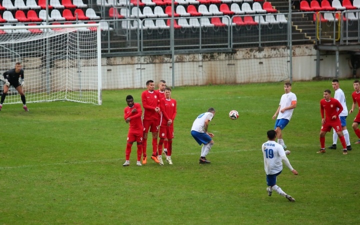Tartja első helyét a DFC