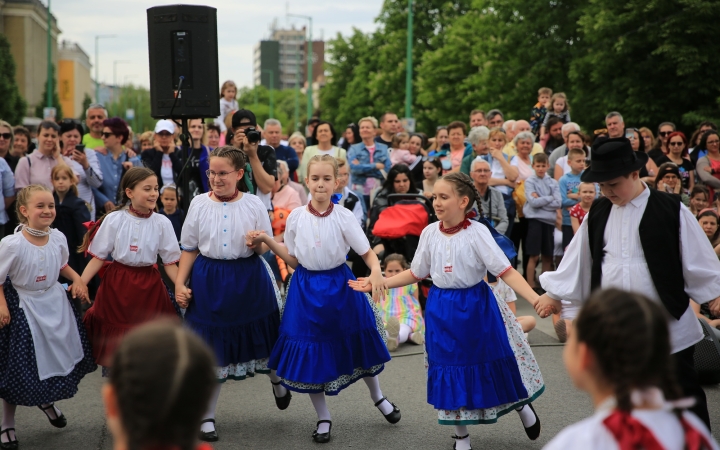 Dunaújvárosiak Világtalálkozója a Vasmű úton – újra itt a Sugárúti Fesztivál!