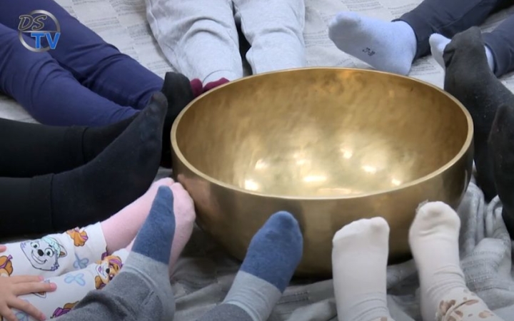 DSTV: hangtálterápia a Napsugár oviban