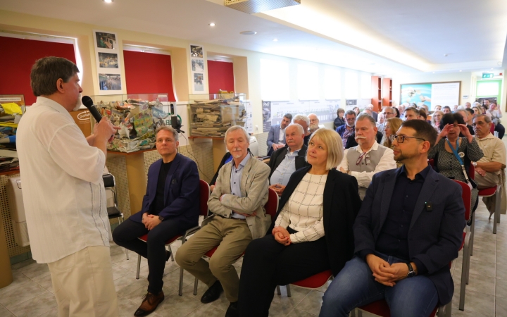 Gondolatébresztő tárlattal készültek