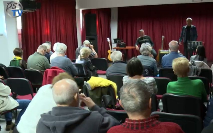 DSTV: ünnepeltek a versbarátok