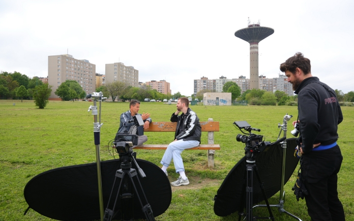 Partizán-turné Dunaújvárosban: esélylesők