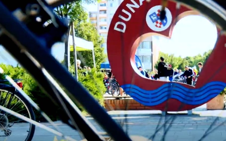 DSTV: tömegek tekertek a Bringatúrán