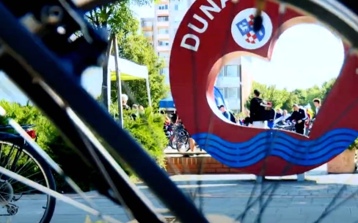 DSTV: tömegek tekertek a Bringatúrán