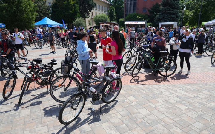 Két keréken Dunaújváros – százak tekertek a 39. Bringatúra közösségi programján (galériával)