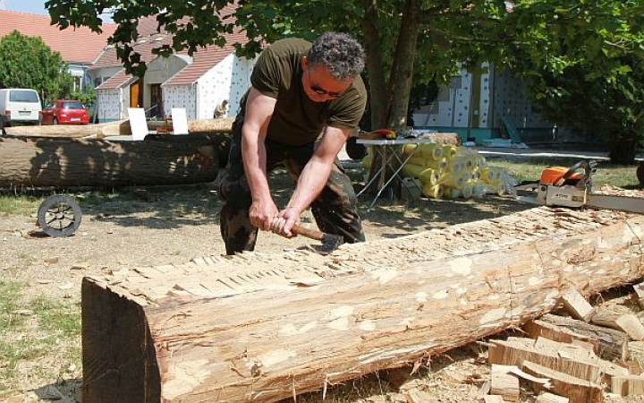 Csillagkép körvonal - Hét faragott oszlop a téren