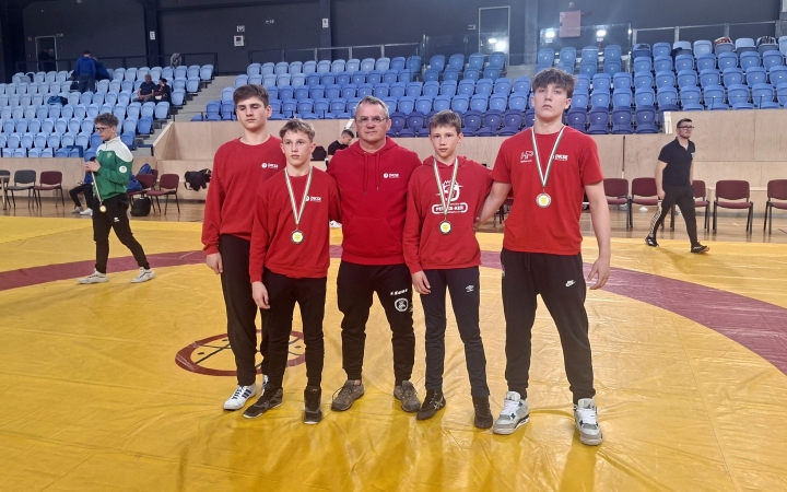 Fényes érmek a Cegléden