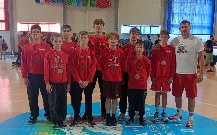 Dunaújvárosi éremeső Pulában