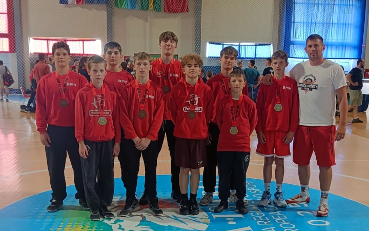 Dunaújvárosi éremeső Pulában