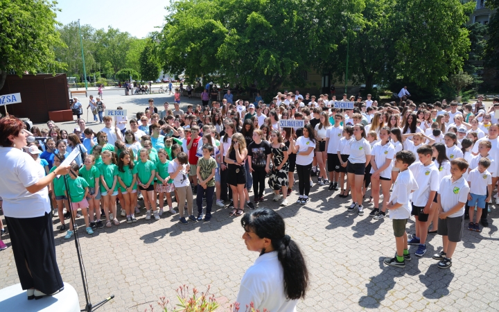 Közös énekszóval az összetartozás napján