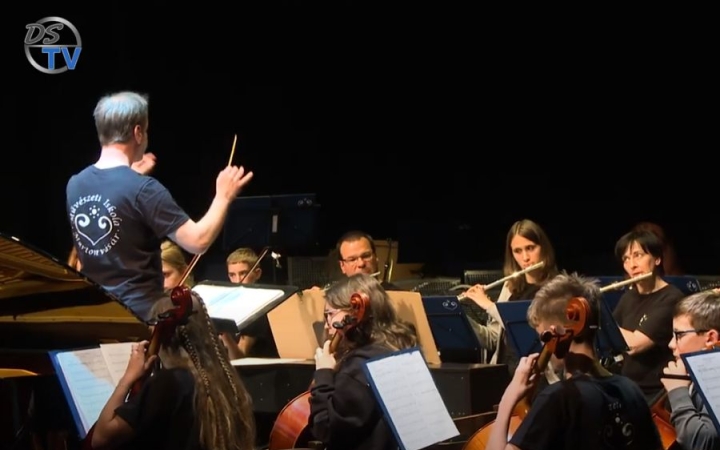 DSTV: lenyűgöző zenés seregszemle