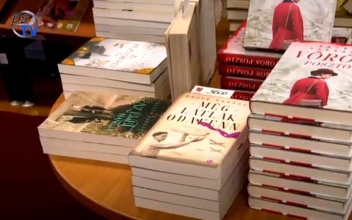 DSTV: ünnepi találkozás a könyvtárban