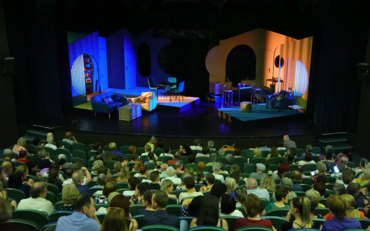 Évek alatt találkozási pont lett a színházi kavalkád 