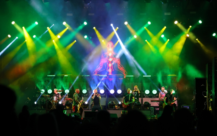 Ambrózia: tömegvonzás a nyitónapon (galériával)