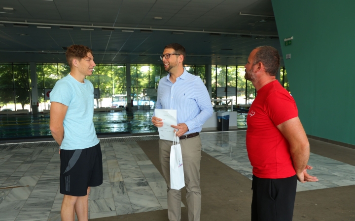 DSTV: letette névjegyét a felnőttek között