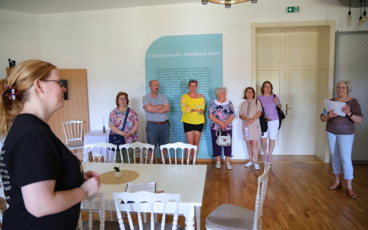 Egyre többen kíváncsiak a Mondbach-kúriára