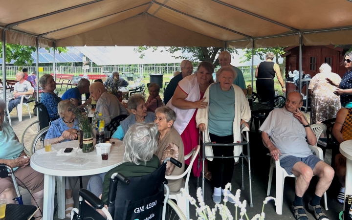 Generációk találkozása – az idősek és a diákok közös ünnepe lett a Pünkösdi Vigalom