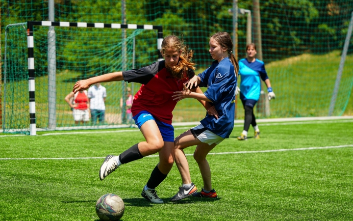 DSTV: rúgták a bőrt a lányok is