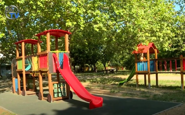 DSTV: birtokba vették a játszóteret