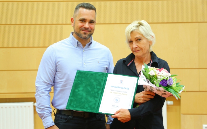 Dr. Vántus Judit érdemelte a Dunaújváros Közszolgálatáért Díjat
