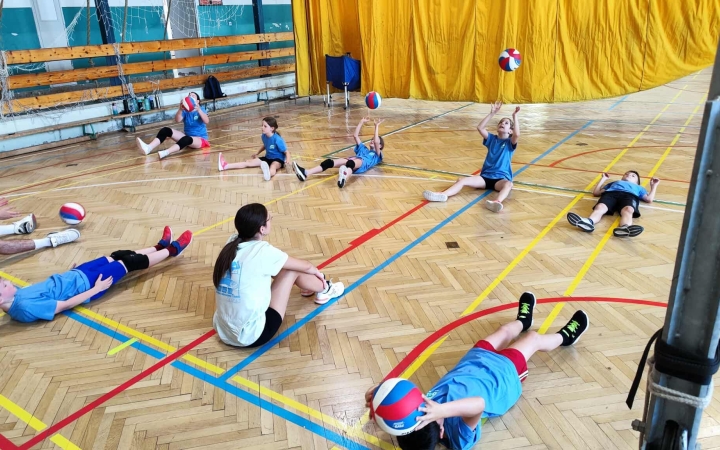 DSTV: táboroznak a röplabdázók