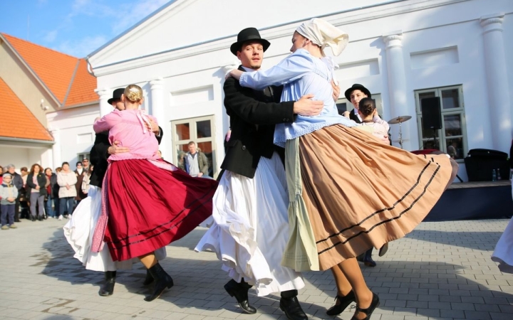 Jótékony célú családi nappal zárta az évadot a Dunaújvárosi Vasas Táncegyüttes 