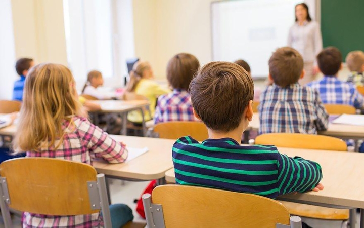 Általános és középiskolásoknak nyújt iskolakezdési támogatást az önkormányzat