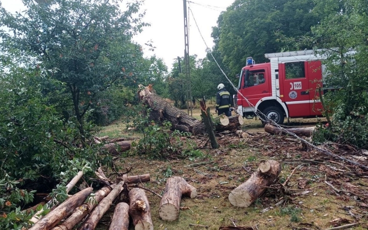 Vihar után: címről címre haladva dolgoztak a tűzoltók 