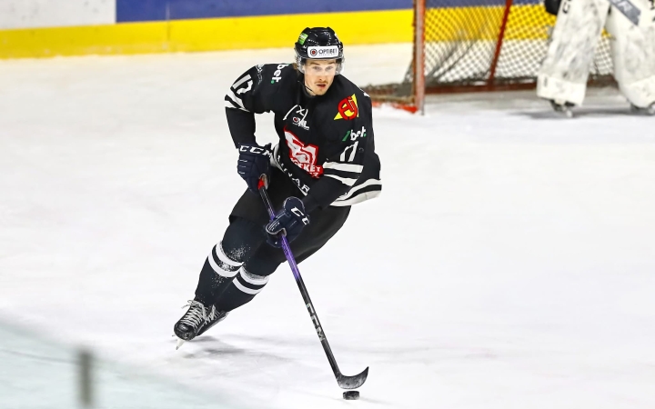 Finn hátvéd az Acélbikáknál