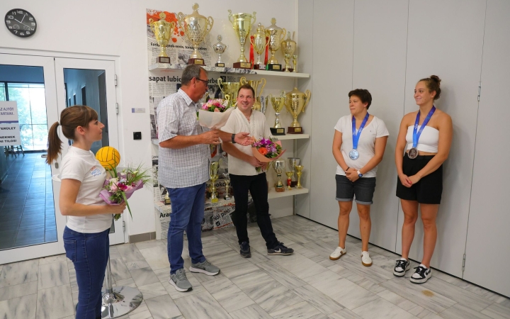 Hazatértek a vb dunaújvárosi hősei (galériával)