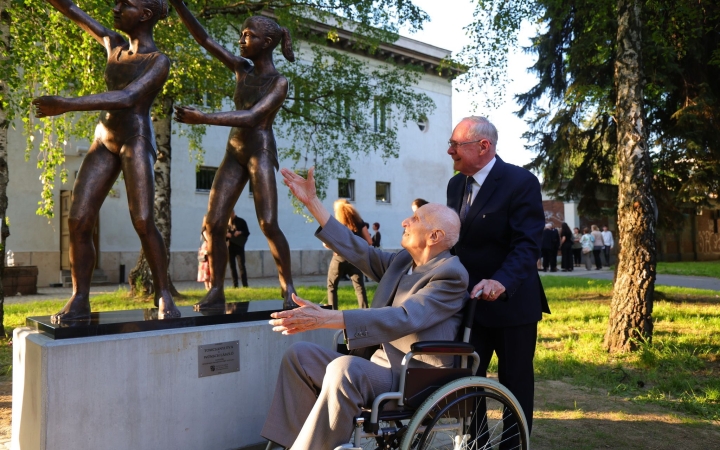 Nyugodjon békében, Mester!