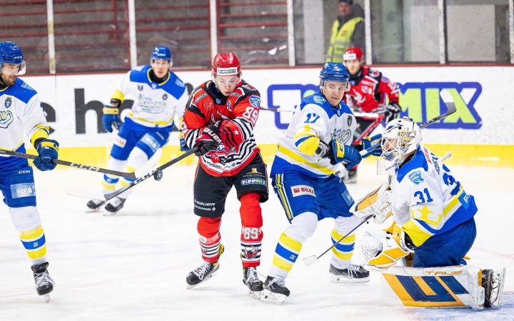 Bogdan Zorin marad az Acélbikáknál