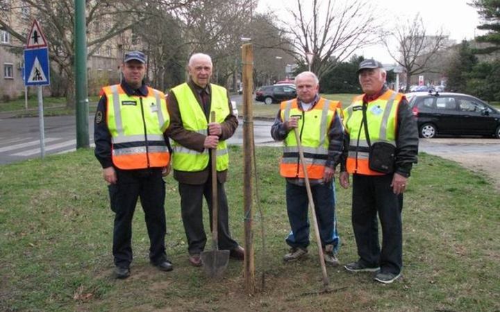 Ujjat húzott a polgárőrökkel, rá is fázott!