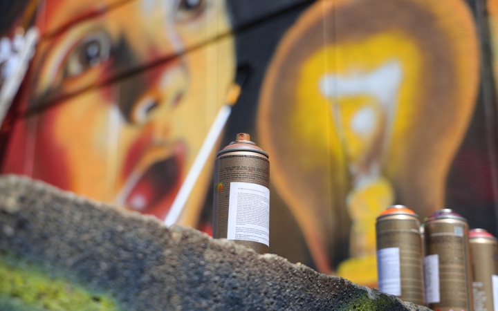 Monumentális alkotás festékszóróval