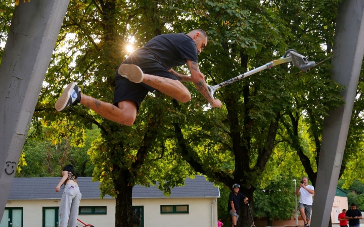 Káprázatos mutatványokkal debütált a rolleres rohambrigád (galéria)