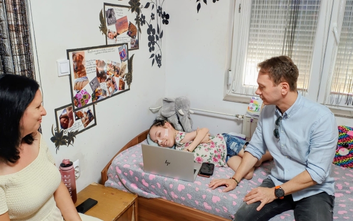 Ajándékkal búcsúzott Nárcisztól a Rosti gimnázium közössége