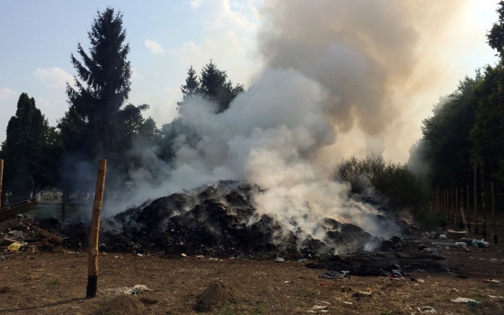 Eloltották a tüzet a temetőnél!