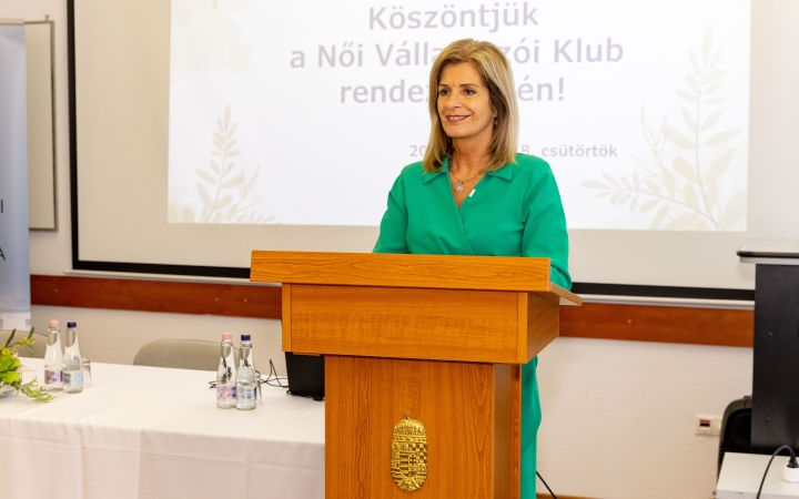 Tíz sikeres év után búcsúzott a DKIK titkára 